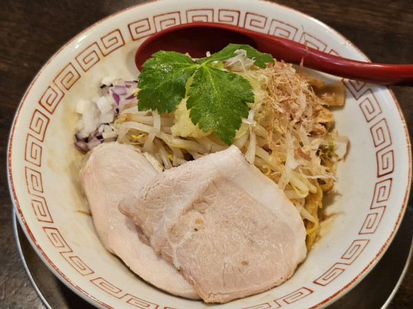 「謎のタレまぜそば」@立ち呑み居酒屋 金町製麺の写真