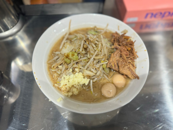 「ラーメン小200g麺少なめニンニク.ヤサイ少し1000円」@じゃっくぽっとの写真