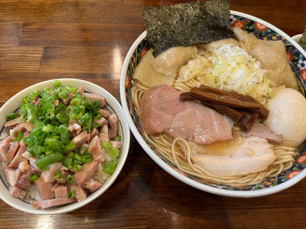 「もちもち雲呑味玉中華そば・奈つこの今日のごはん」@奈つやの中華そばの写真