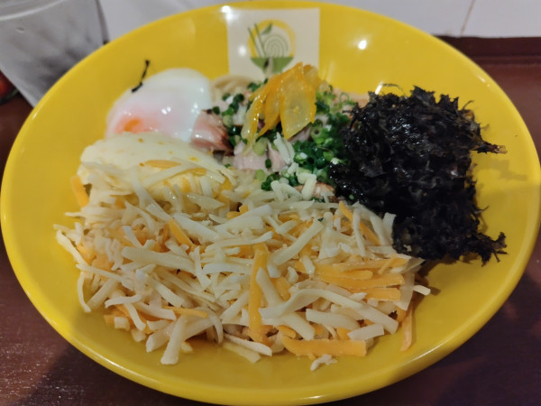 「柚子バター油そば　＋チェダーチーズ＋ゆずたま　※㋚券で半額」@KOYUBIの写真