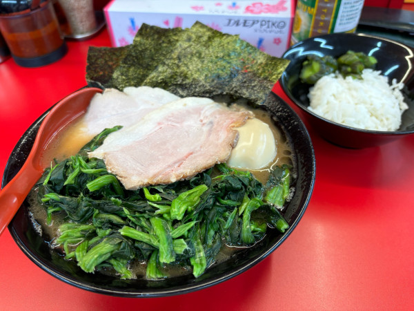 「ホウレンソウラーメン」@横浜家系らーめん かわみ家の写真