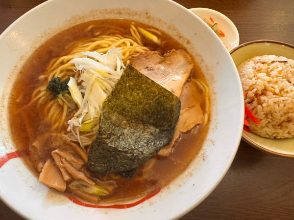 「中華そば大盛半チャーハンセット」@やまがたらーめん きたもと屋の写真