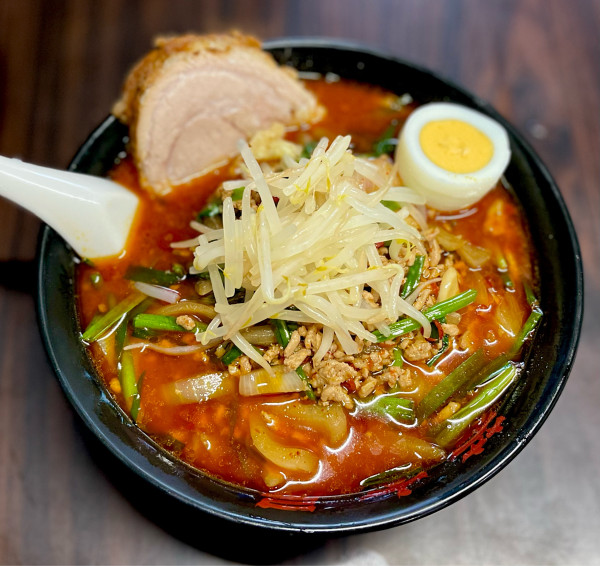 「【限定】台湾ラーメン、大盛り、チャーシュー」@元祖旨辛系タンメン 荒木屋の写真