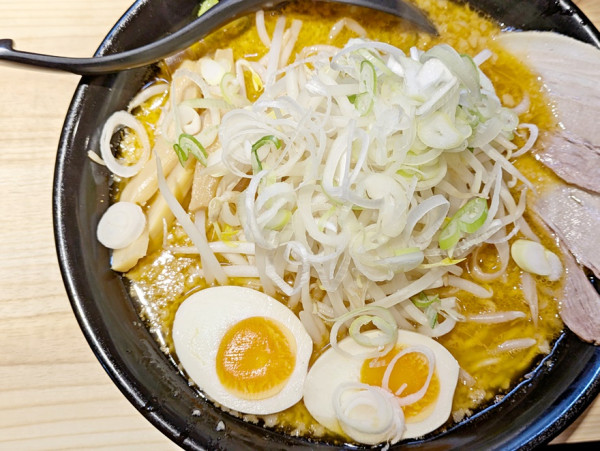 「味玉味噌豚骨（大盛）」@背油とんこつらーめん 雷門の写真