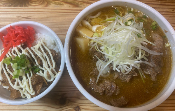 「【数量限定】牛すじたっぷりラーメン　930円」@ラーメンの音むら 麻生本店の写真