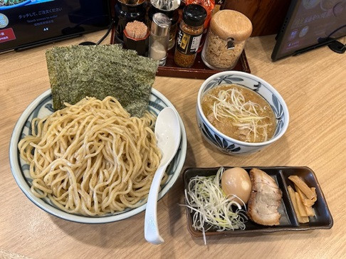 「醤油肉つけ麺 大盛無料 960円（アンケートで30円引き）」@威風 大和店の写真