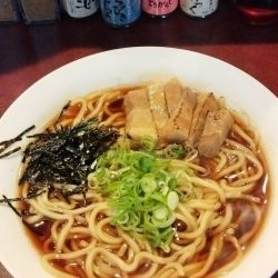 醤油ラーメン（中太麺）