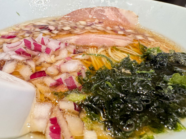 「淡麗＋ネギ増し」@麺や べらぼうの写真