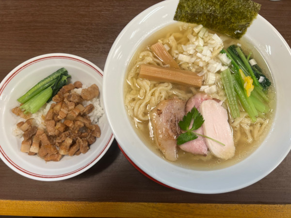 「中華そば（塩）800円+大盛100円+ルーロー飯300円」@中華そば 麦笑 本所吾妻橋店の写真