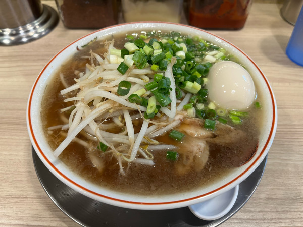 「正油チャーシュー 1,100円＋味玉(スタンプカード３つ無料)」@鯨人の写真