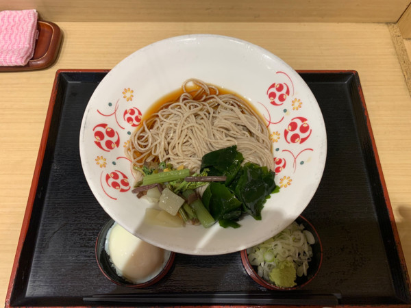 「朝限定メニュー　朝食そば（冷）」@いろり庵きらく 東京京葉店の写真