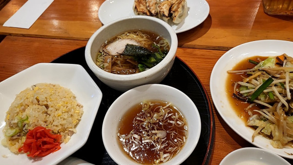 「ミニラーメン ミニチャーハン 餃子 野菜いためハーフ」@中華キッチン 華亭の写真