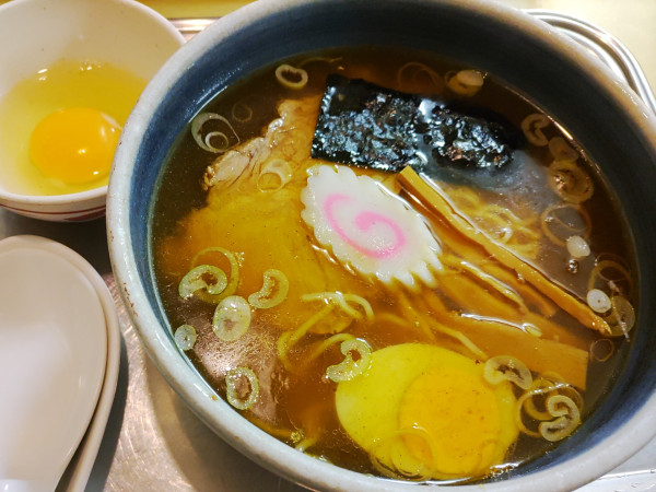 「中華麺（小） 950円 生玉子 70円」@大宮大勝軒の写真