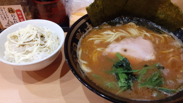 「ラーメン　ライス食べ放題」@横濱家系ラーメン 四代目 野中家の写真
