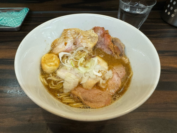 「いつもと違う濃い鯵煮干しそば」@中華そば 梟の写真