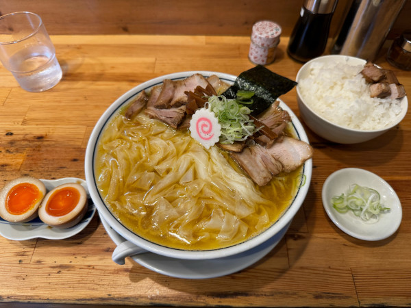 「味玉ワンタン麺」@there is ramenの写真