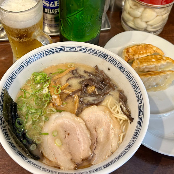 「ラーメン＋豚餃子３コ＋瓶ビール中瓶（ハートランド）」@熊本ラーメン ひごもんず neo 三鷹の写真