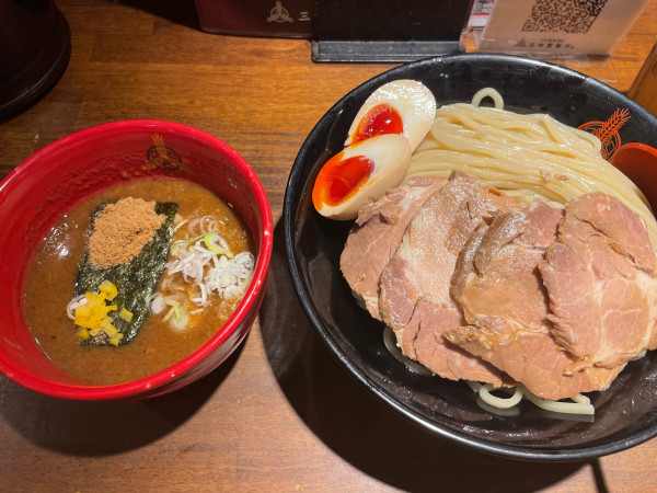 「特濃つけ麺（大盛）＋玉子チャーシュートッピング」@つけ麺専門店 三田製麺所 ヨドバシAkiba店の写真