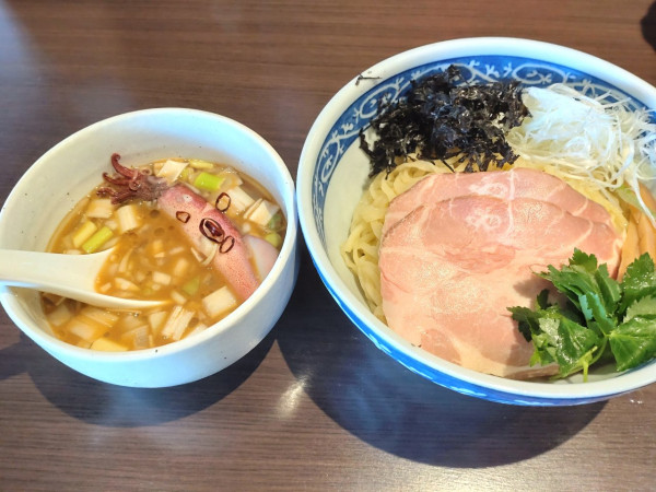 「限定　冷やし烏賊わたつけ麺＋飯割り」@寿製麺よしかわ 坂戸店の写真