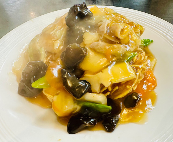 「五目カタ焼きそば【1000円】」@南京亭 国立店の写真