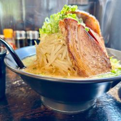 ガッツリ濃厚豚骨塩ラーメン(950¥)