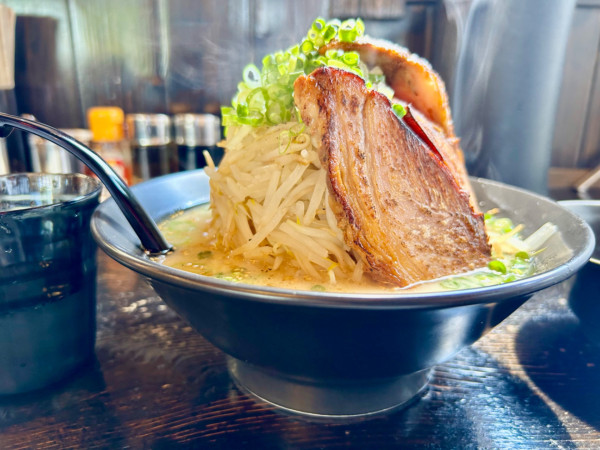 「ガッツリ濃厚豚骨塩ラーメン(950¥)」@ラーメン 一遊の写真