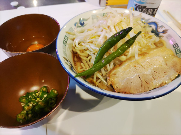 「醤油S（880円）青唐辛子TP他」@ラーメンボーイズの写真