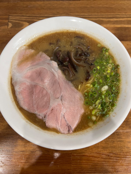 「魚介豚骨ラーメン800円+卵黄のせ替玉200円」@無冠 阿佐ヶ谷の写真