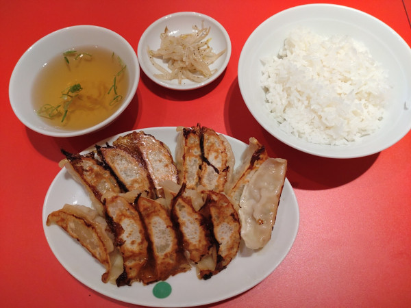 「(にんにくなし)ぎょうざ定食(焼き餃子12個) 750円 ※」@ぎょうざいってん 神田本店の写真