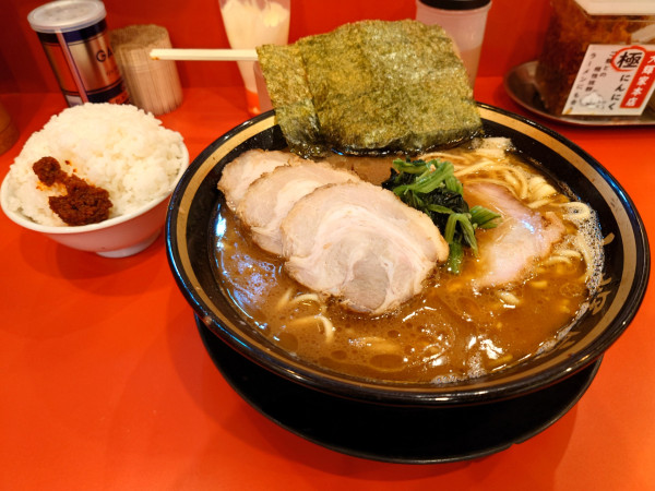 「朝ラー中➕煮豚 ライス×2 硬め濃いめ多め」@横浜家系ラーメン 大輝家の写真