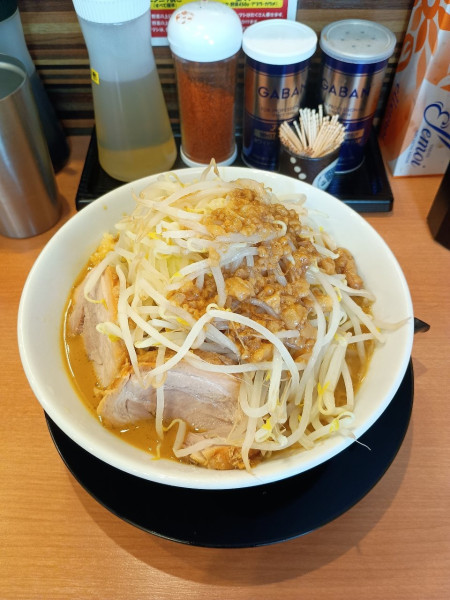 「小　ラーメン　にんにく少なめ　あぶら」@豚のトリコの写真