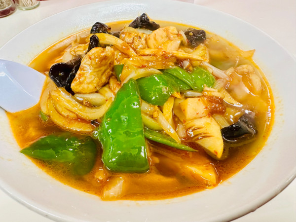 「四川肉うま煮ソバ【870円】」@中華そば 八龍の写真