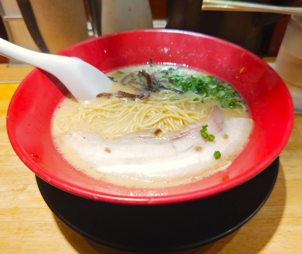 「特製ラーメン+唐揚げ×2+替え玉（1,000円）」@豚骨らーめん 福の軒 秋葉原店の写真