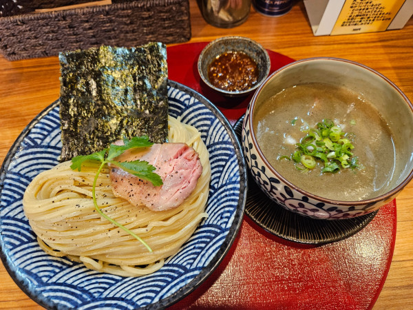 「濃厚煮干しつけ麺+エビラー油」@煮干し中華蕎麦 彩葉にの写真