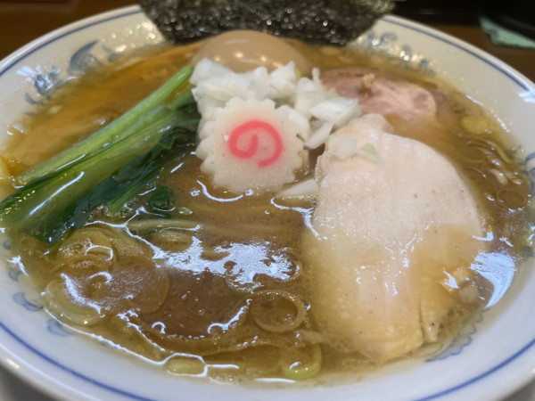 「濃厚鶏しょうゆらーめん＋味玉（1150円）」@らーめん曳舟の写真