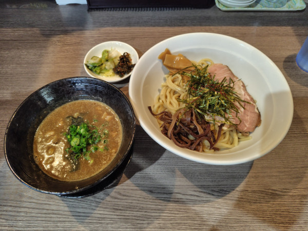 「濃厚魚介豚骨つけ麺並（期間限定）950円」@龍瞳の写真