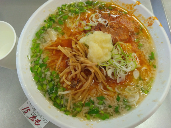 「こってり辛ホル醤油ラーメン700円、モヤシ100円」@とん平食堂 柏店の写真