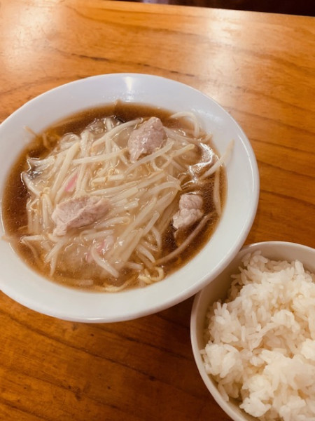 「モヤシそば 900円 半ライス 250円」@来集軒の写真