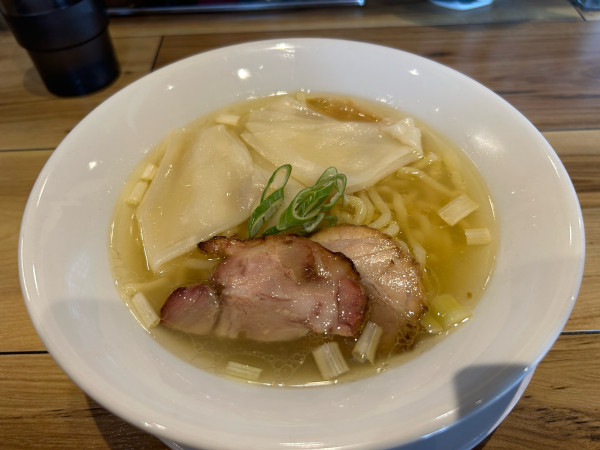「塩ワンタン麺1050円」@土浦麺処 龍乃舞の写真