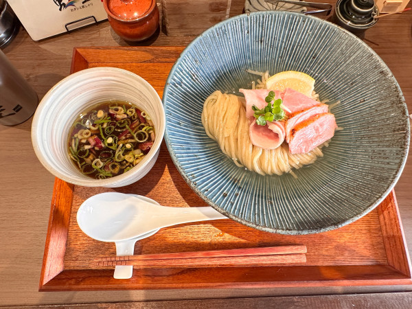 「熟成醤油の鰹昆布水つけそば」@おダシと銀しゃり 中華そば 虹空の写真