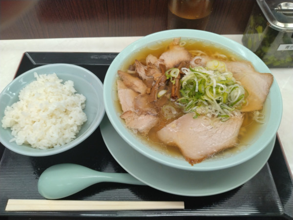 「中華そば¥750+めし無料-」@新橋ニューともちんラーメン 神保町店の写真
