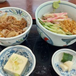 冷たいたぬき蕎麦セット（ミニ牛丼・小鉢・お新香）1000円