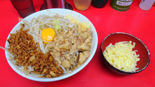「小ラーメン（890円）＋汁なし＋チーズ　ニンニクアブラ」@ラーメン二郎 仙台店の写真