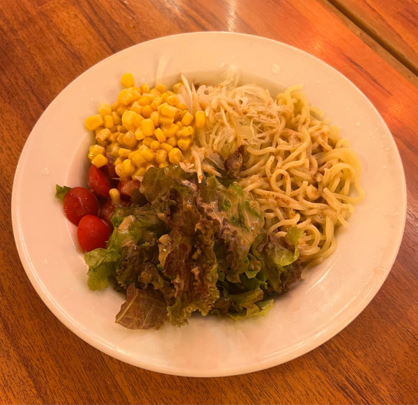 「札幌名物！ ラーメンサラダ」@北海道食市 有楽町産直横丁の写真