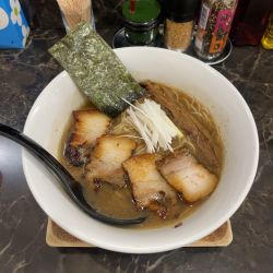 一貴山豚骨そば（950円）