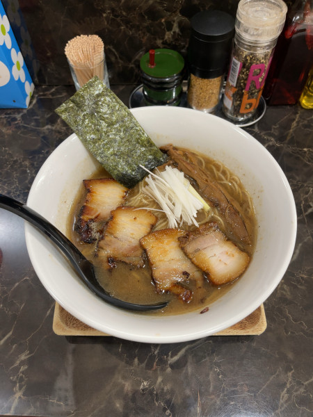 「一貴山豚骨そば(950円)」@群青の写真