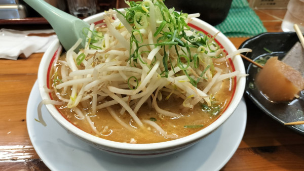 「みそラーメン　もやしトッピング」@豚太郎 砥部店の写真
