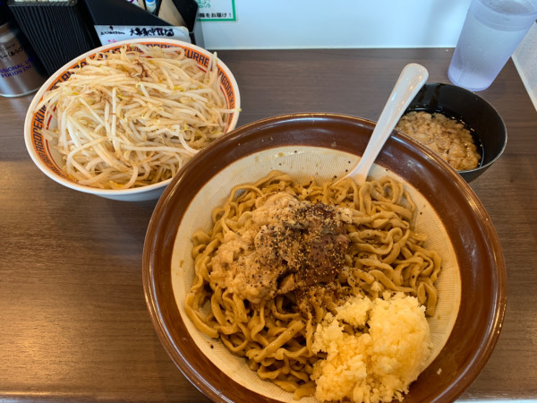 「汁なし」@顎で喰らえ ラウンドワン草加店の写真