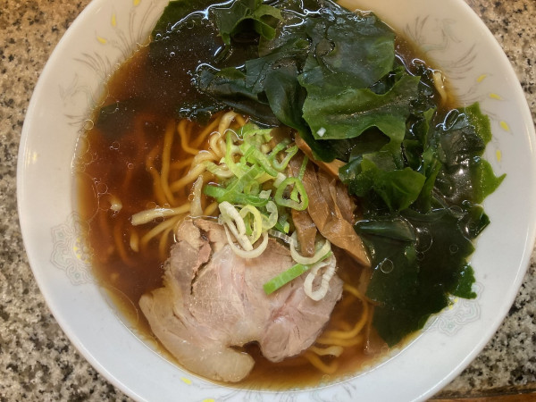 「らーめん+ワカメ」@手打らーめん 珍來 草加駅前店の写真