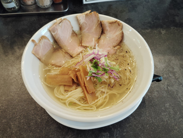 「塩 地どり中華そば(肉増し)」@中華そば ゆら吉 韮崎店の写真